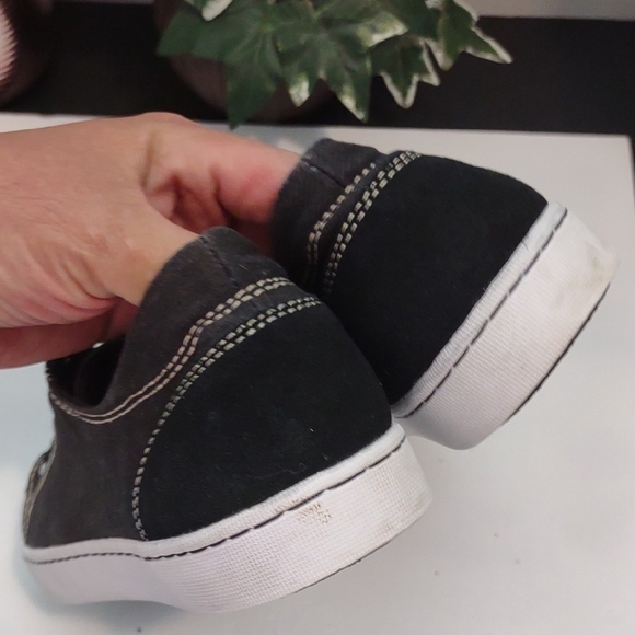 Clarks Black Canvas Sneakers with Glossy Toe - Picture 5 of 8